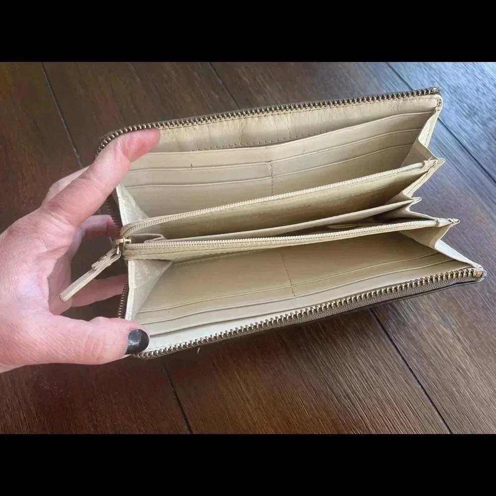 Kate Spade bow wallet